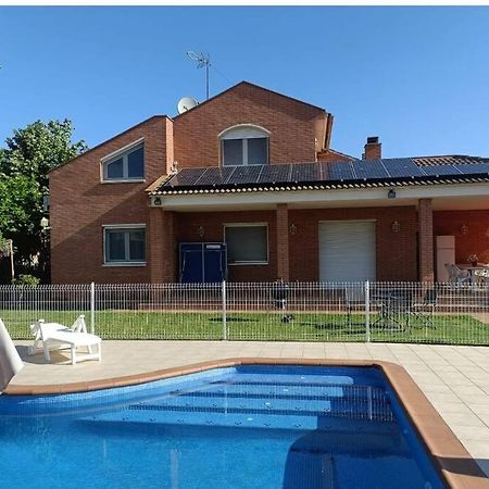 Casa Con Jardin Y Piscina Privada. Villa Santa Eulalia de Ronsaná Eksteriør billede