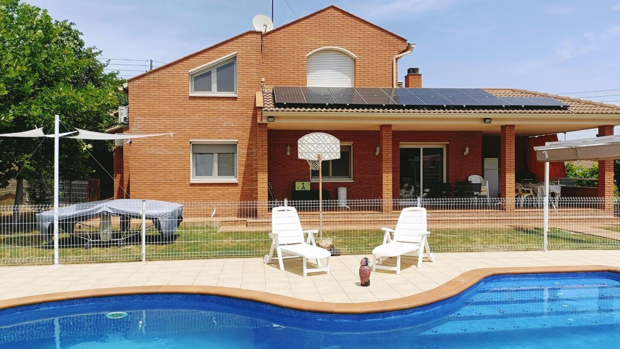 Casa Con Jardin Y Piscina Privada. Villa Santa Eulalia de Ronsaná Eksteriør billede