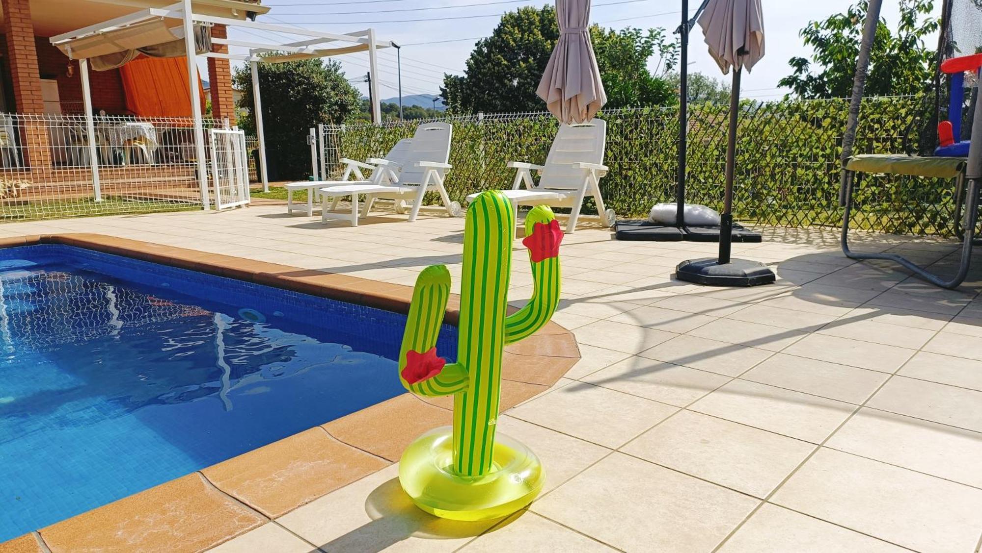 Casa Con Jardin Y Piscina Privada. Villa Santa Eulalia de Ronsaná Eksteriør billede