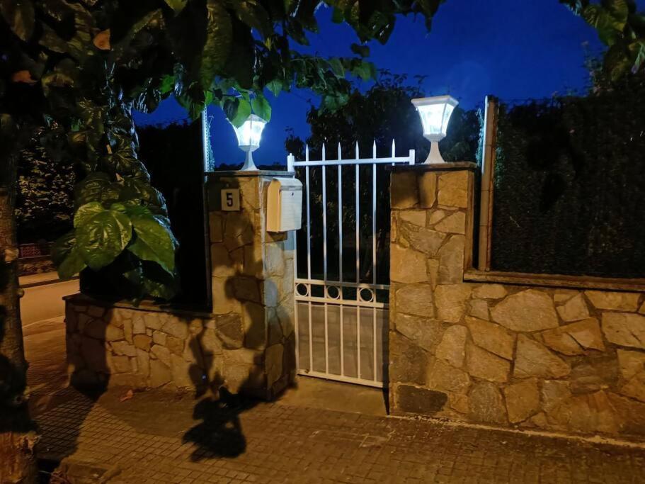 Casa Con Jardin Y Piscina Privada. Villa Santa Eulalia de Ronsaná Eksteriør billede