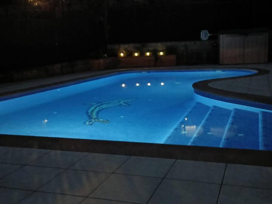 Casa Con Jardin Y Piscina Privada. Villa Santa Eulalia de Ronsaná Eksteriør billede