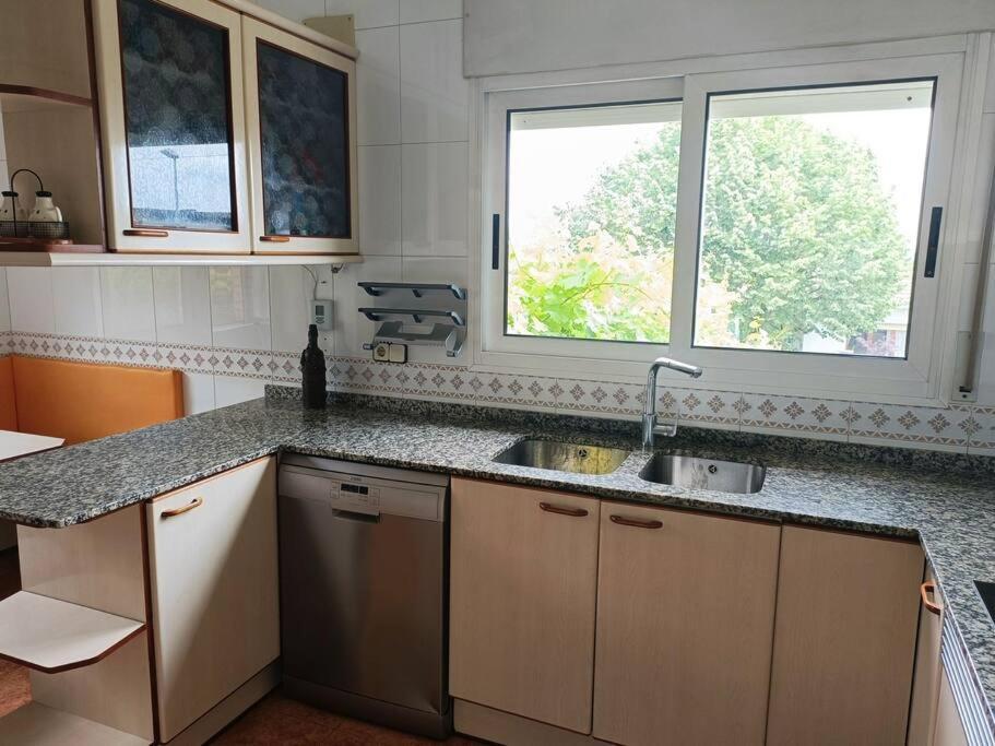 Casa Con Jardin Y Piscina Privada. Villa Santa Eulalia de Ronsaná Eksteriør billede