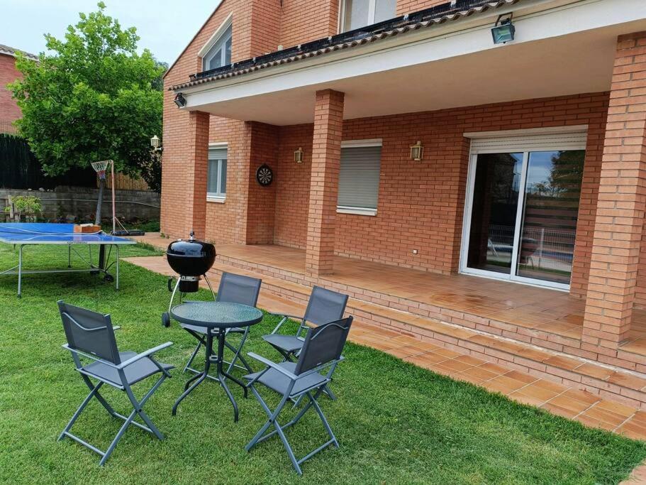 Casa Con Jardin Y Piscina Privada. Villa Santa Eulalia de Ronsaná Eksteriør billede