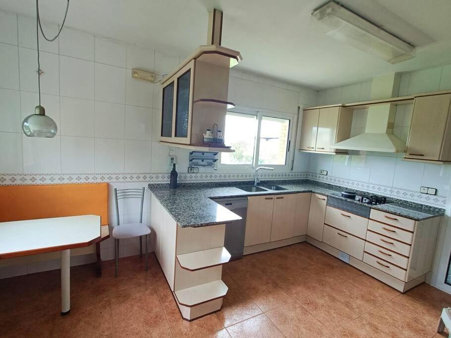 Casa Con Jardin Y Piscina Privada. Villa Santa Eulalia de Ronsaná Eksteriør billede