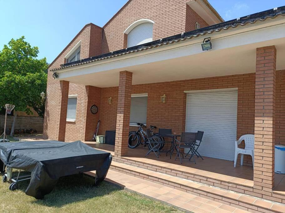 Casa Con Jardin Y Piscina Privada. Villa Santa Eulalia de Ronsaná Eksteriør billede