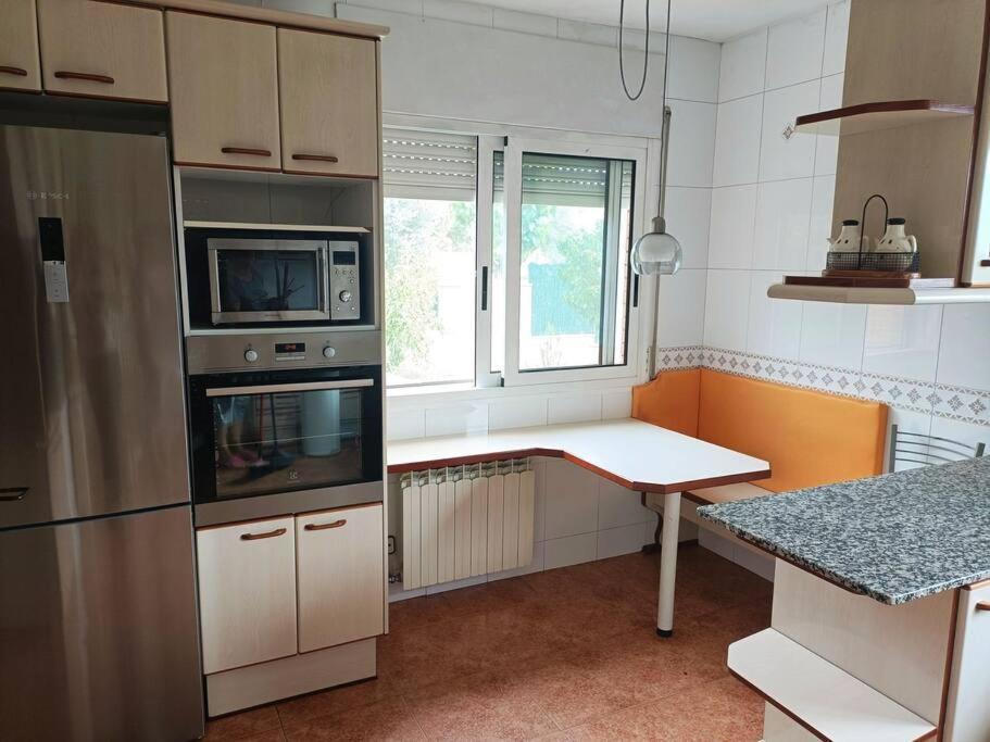 Casa Con Jardin Y Piscina Privada. Villa Santa Eulalia de Ronsaná Eksteriør billede