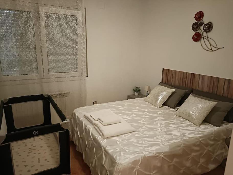Casa Con Jardin Y Piscina Privada. Villa Santa Eulalia de Ronsaná Eksteriør billede