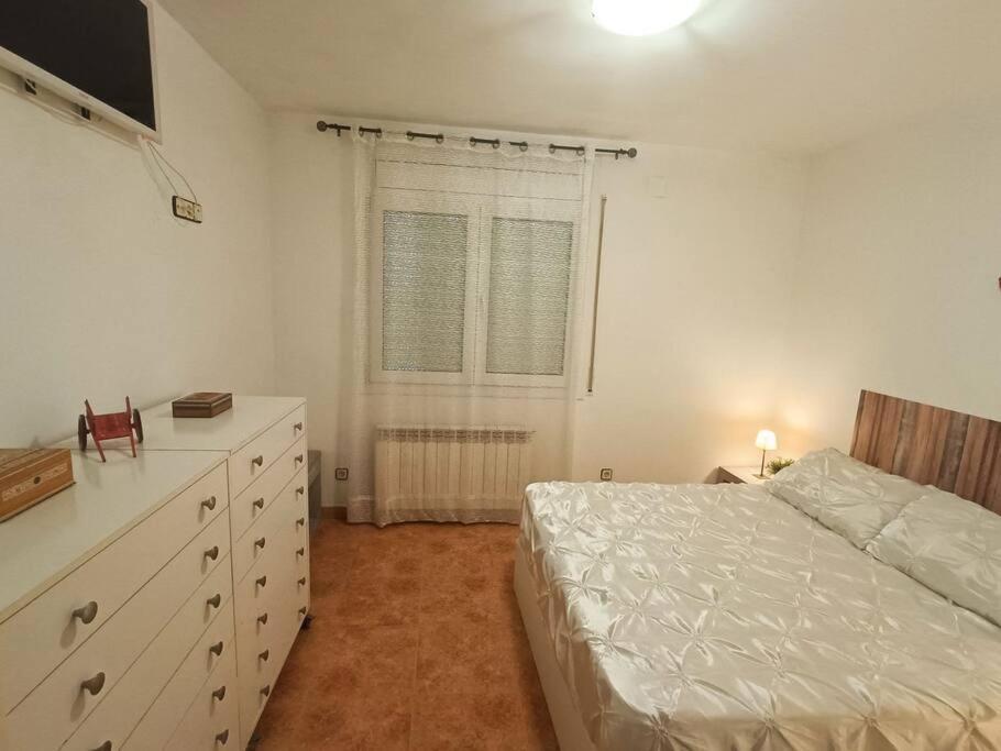 Casa Con Jardin Y Piscina Privada. Villa Santa Eulalia de Ronsaná Eksteriør billede