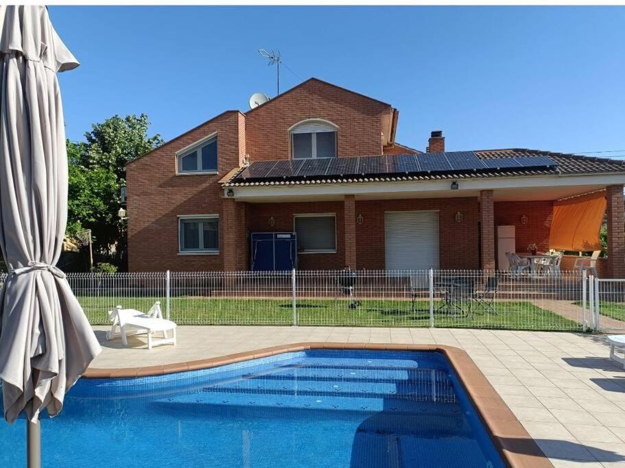 Casa Con Jardin Y Piscina Privada. Villa Santa Eulalia de Ronsaná Eksteriør billede